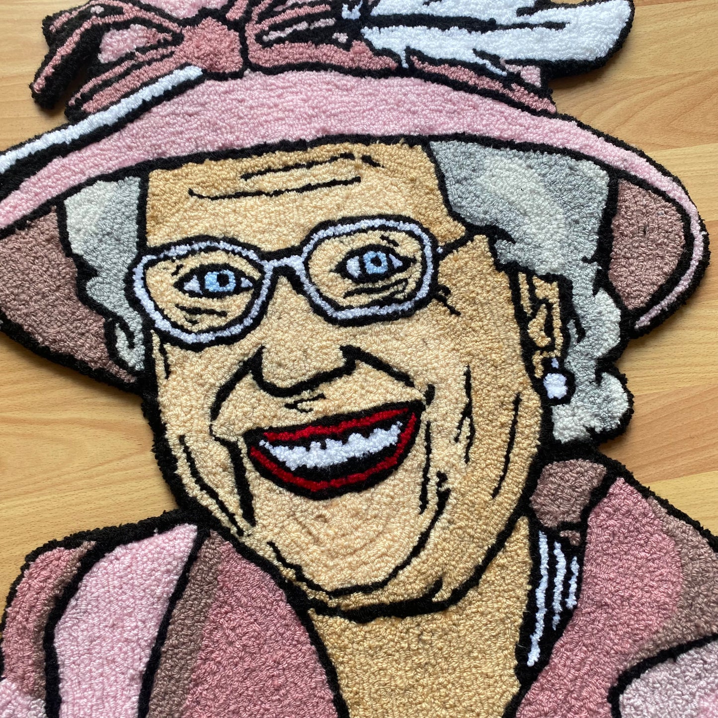 ‘QUEEN JUBILEE’ HANDTUFTED RUG