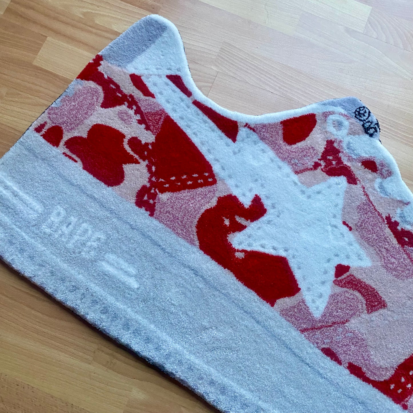 'A BATHING APE - ABC BAPESTA' HANDTUFTED RUG - PINK CAMO