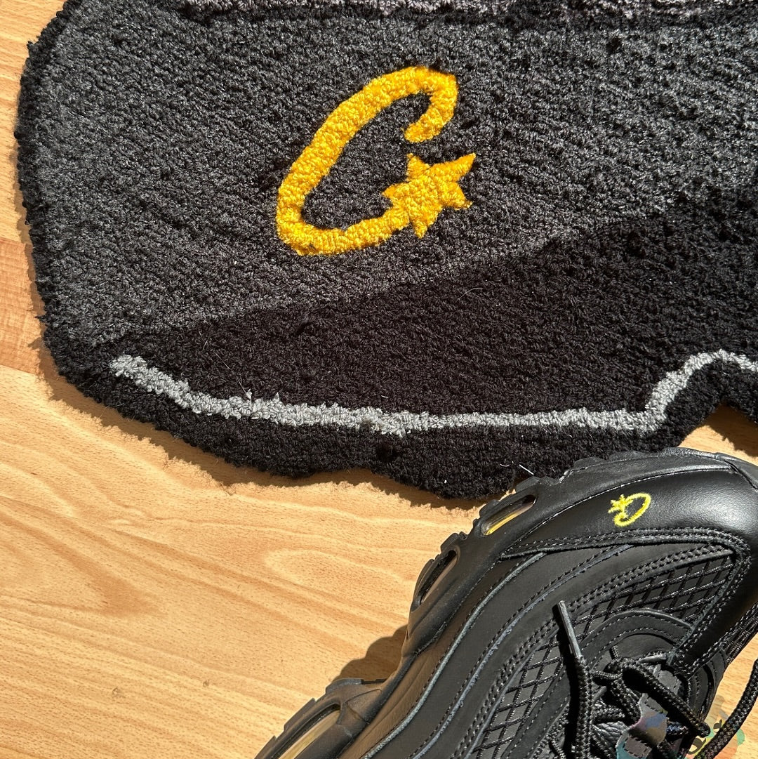 ‘CORTEIZ HONEY BLACK AIR MAX 95’ HANDTUFTED RUG